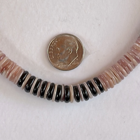 Onyx & Shell Necklace - Picture 2 of 4